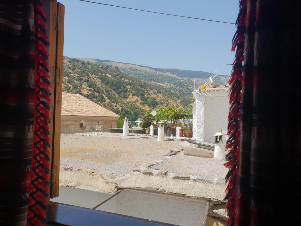 Hostal Pampaneira Exterior photo